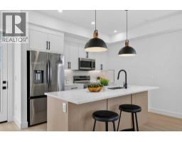 4pc Bathroom - 2234 44 Street Nw, Calgary, AB T3B0W4 Photo 10