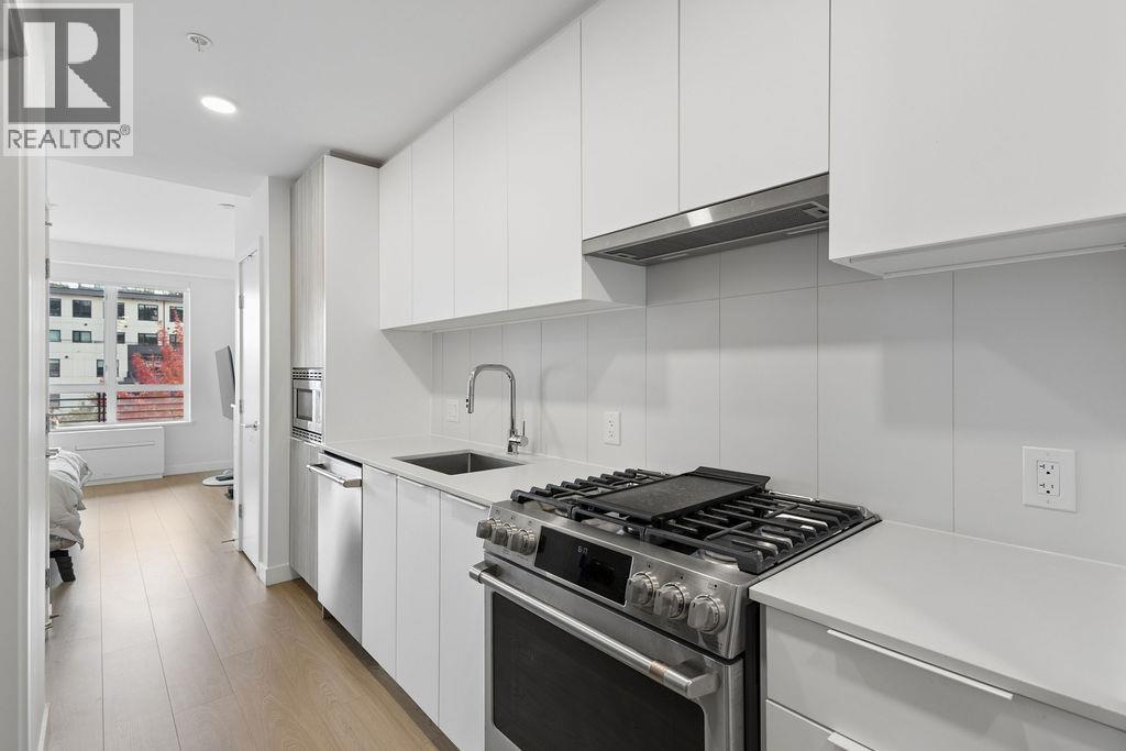 318 2450 Garden Drive, Vancouver — photo 8