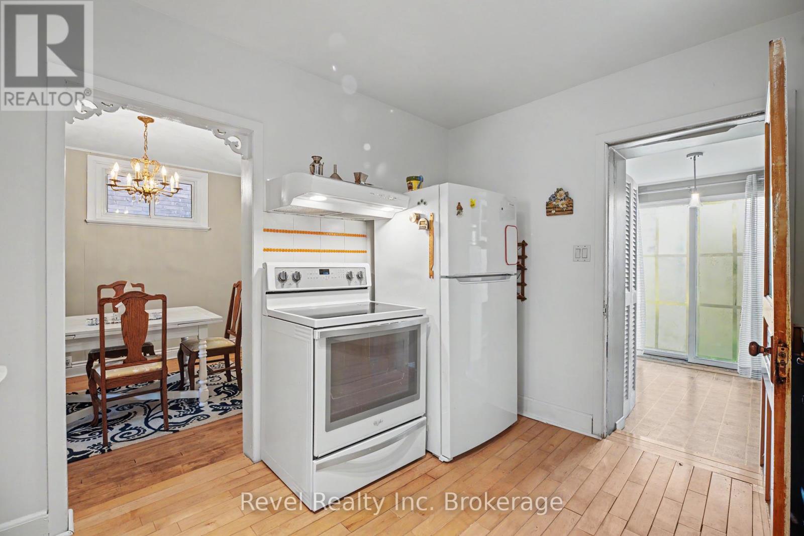 220 FIRST AVENUE E - 12