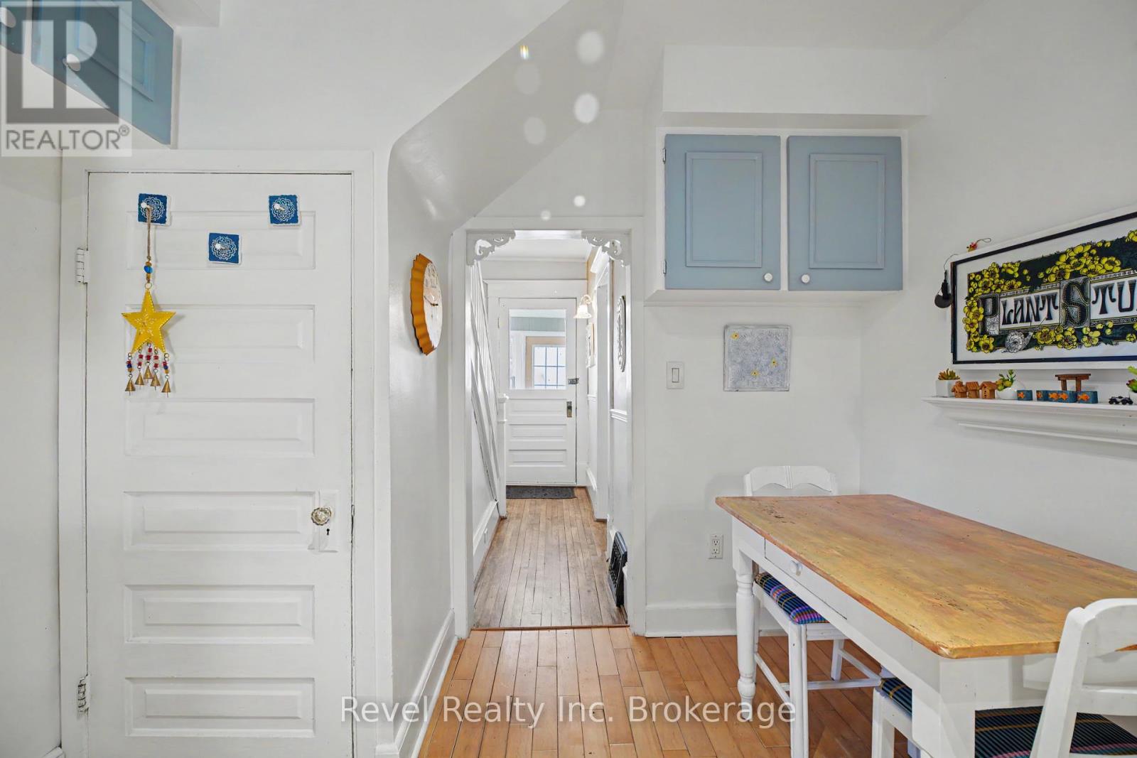 220 FIRST AVENUE E - 16