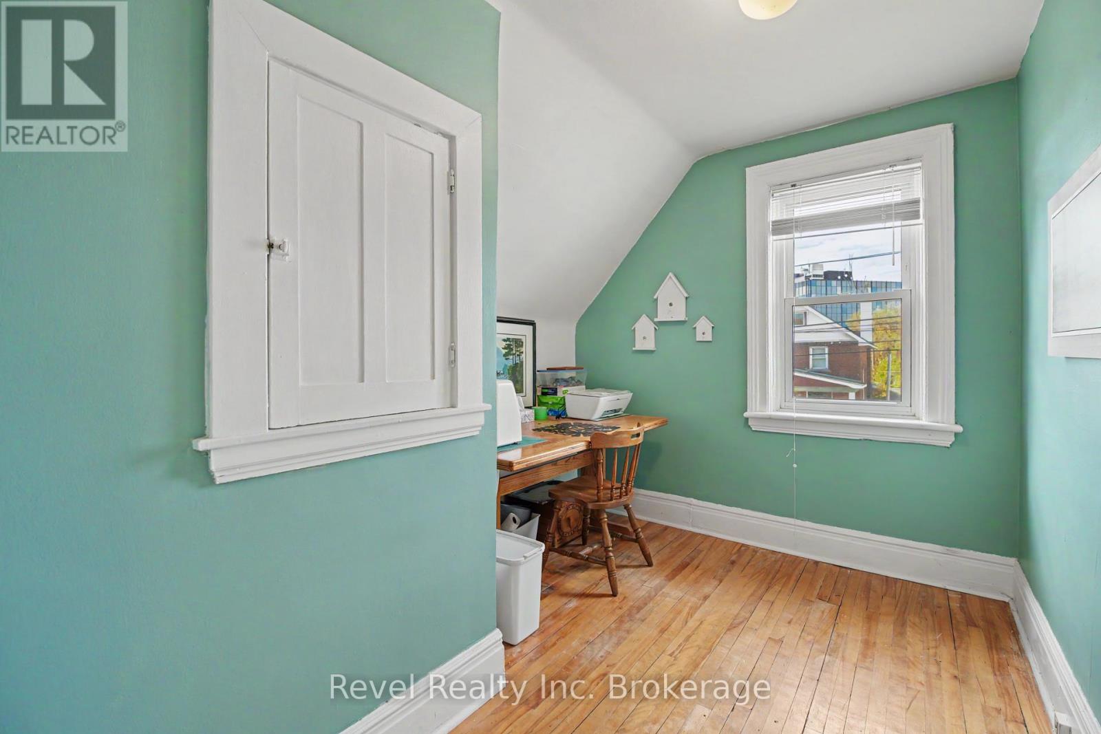 220 FIRST AVENUE E - 21