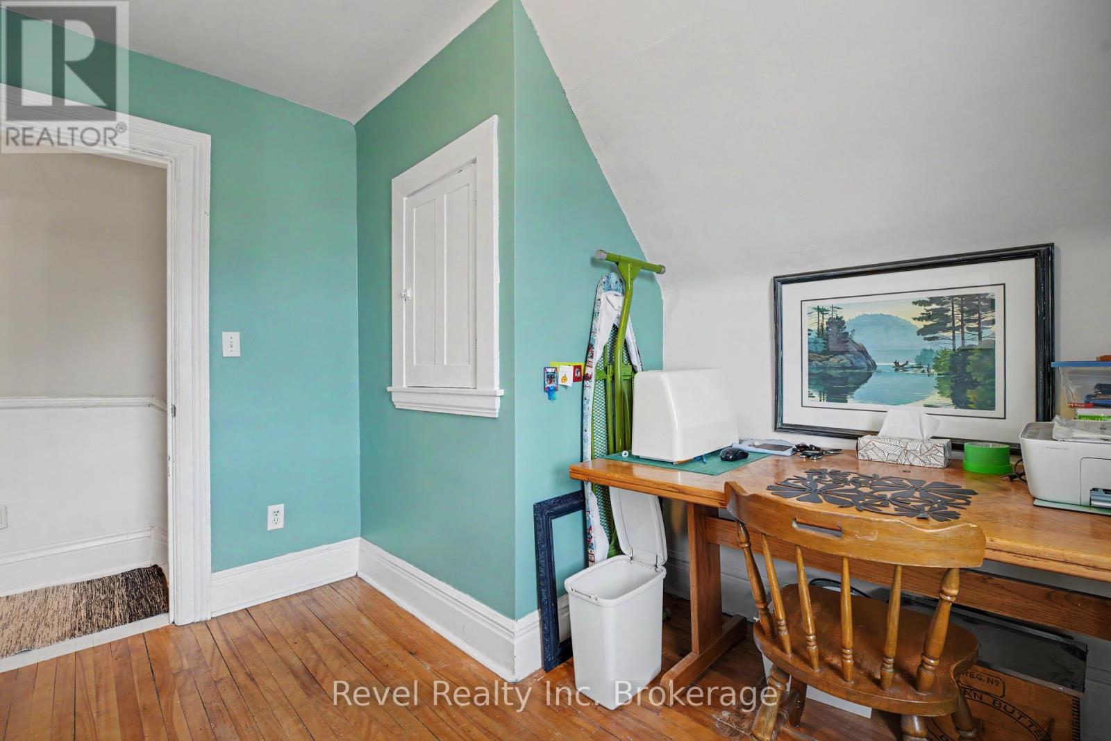 220 FIRST AVENUE E - 22