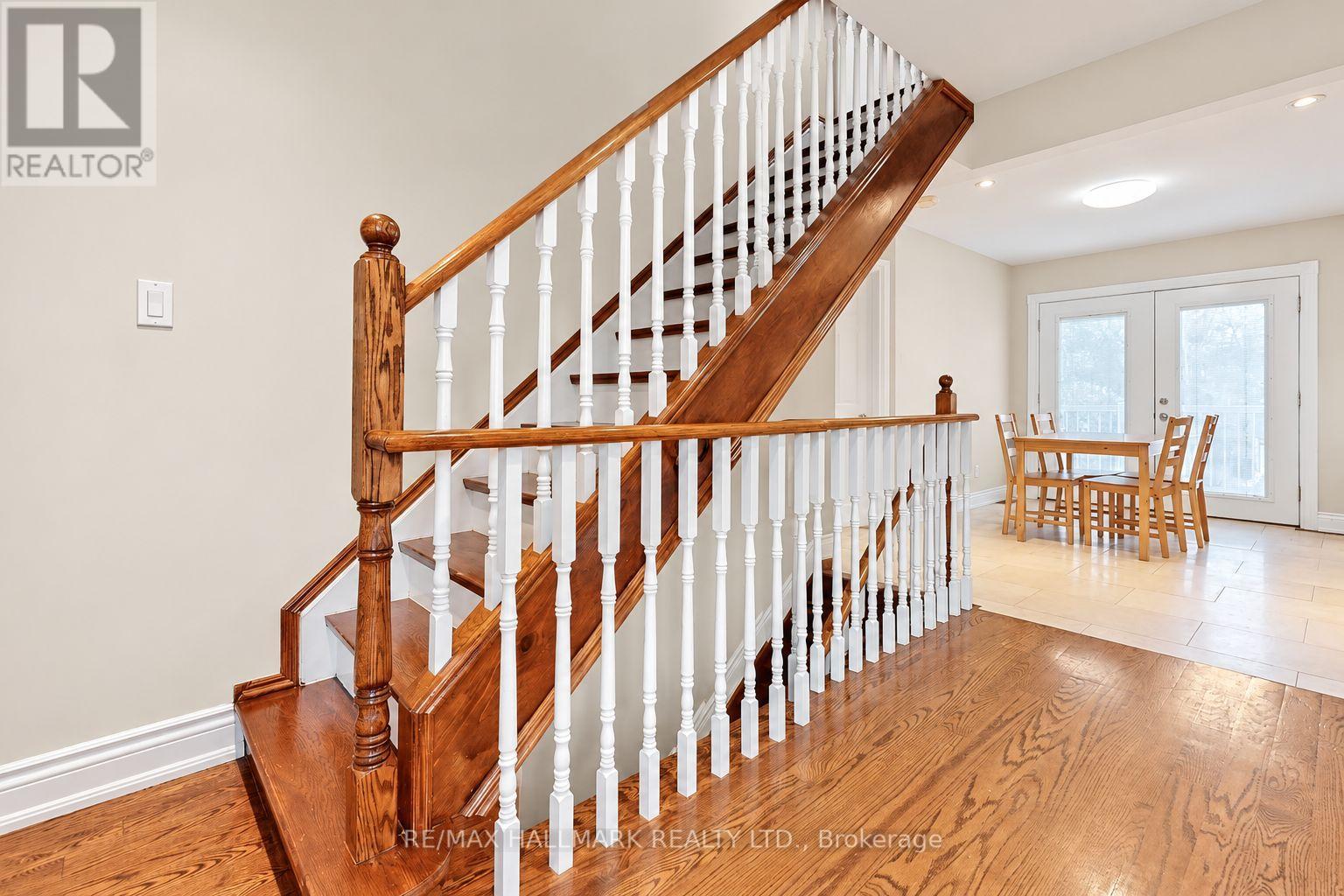 28 Lake Avenue, Richmond Hill, ON photo 3