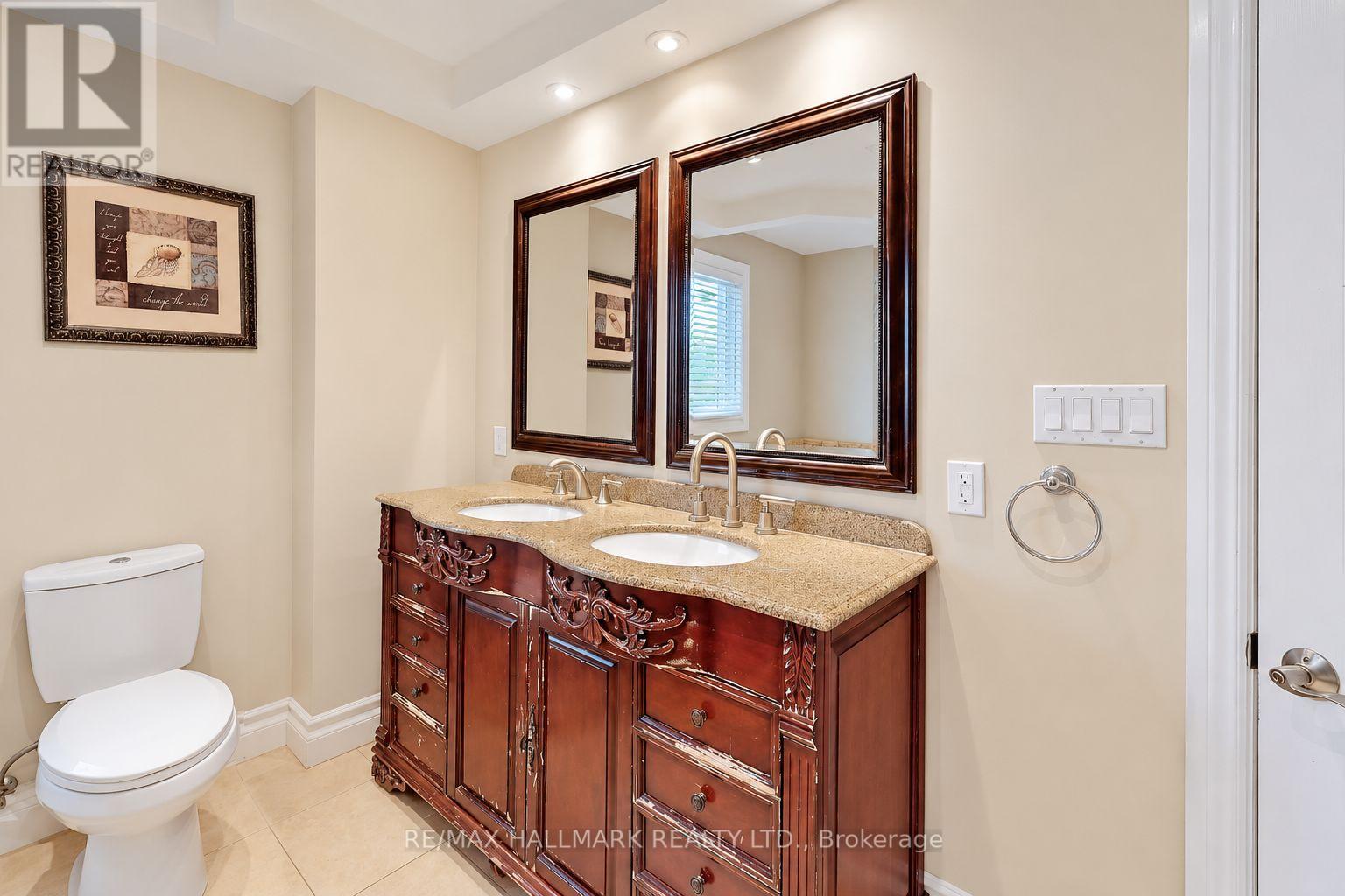 28 Lake Avenue, Richmond Hill, ON photo 6