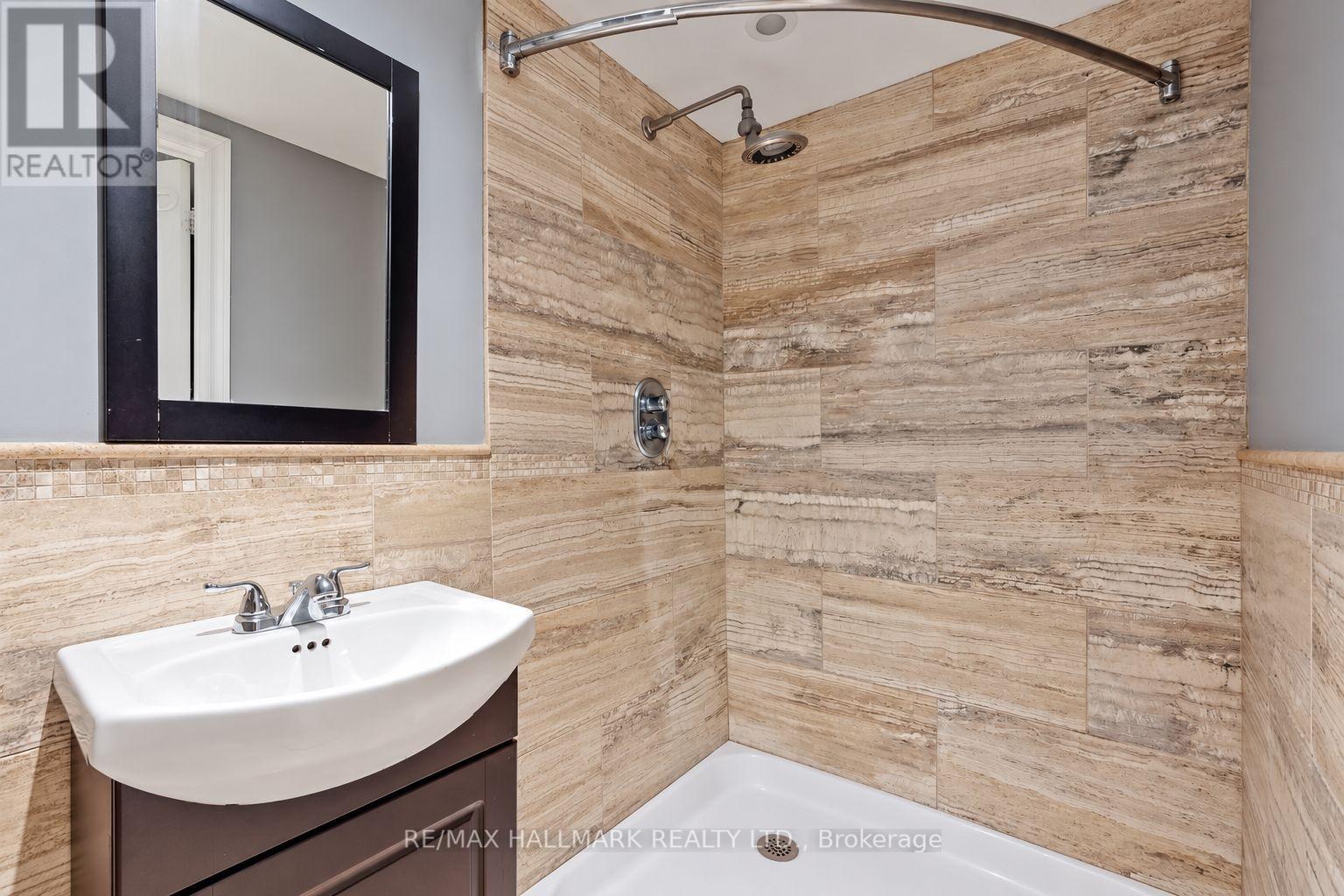 28 Lake Avenue, Richmond Hill, ON photo 8