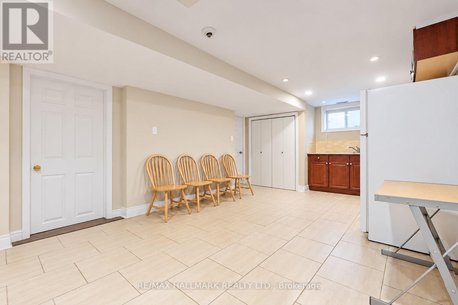 28 Lake Avenue, Richmond Hill, ON photo 9