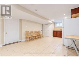 28 Lake Avenue, Richmond Hill, ON L4E3G3 Photo 9