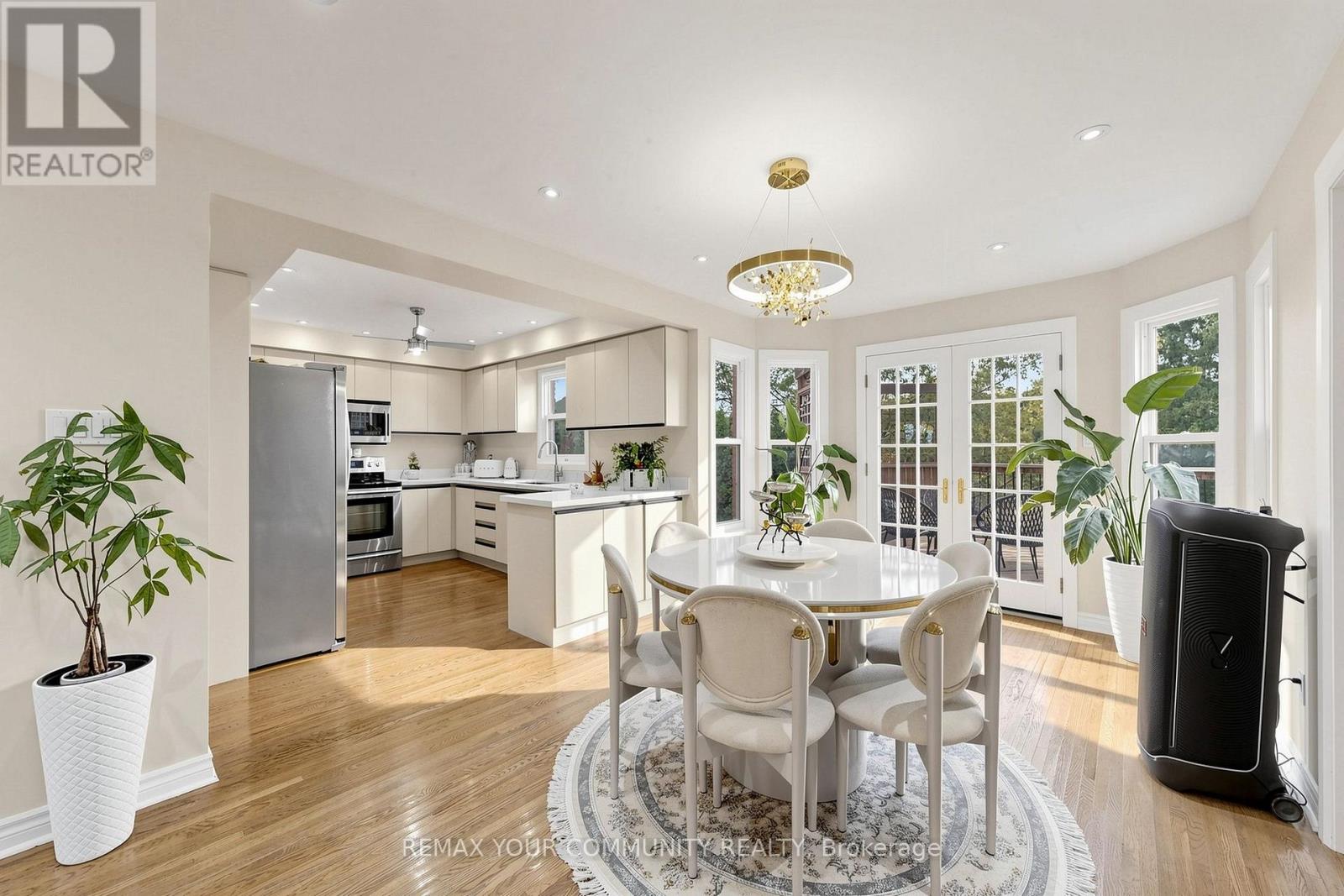 6 Bombay Court, Richmond Hill, ON photo 13