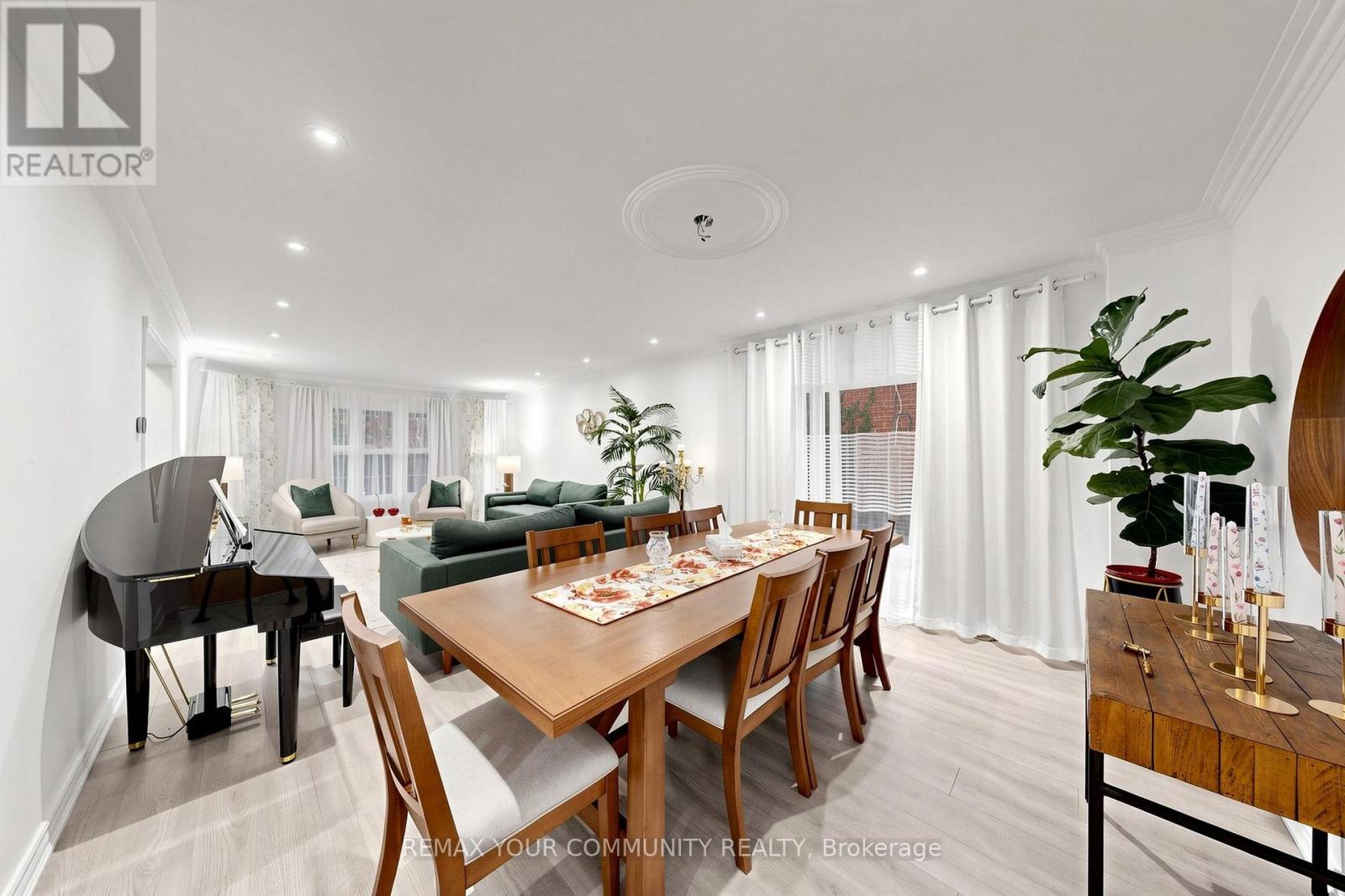 6 Bombay Court, Richmond Hill, ON photo 15