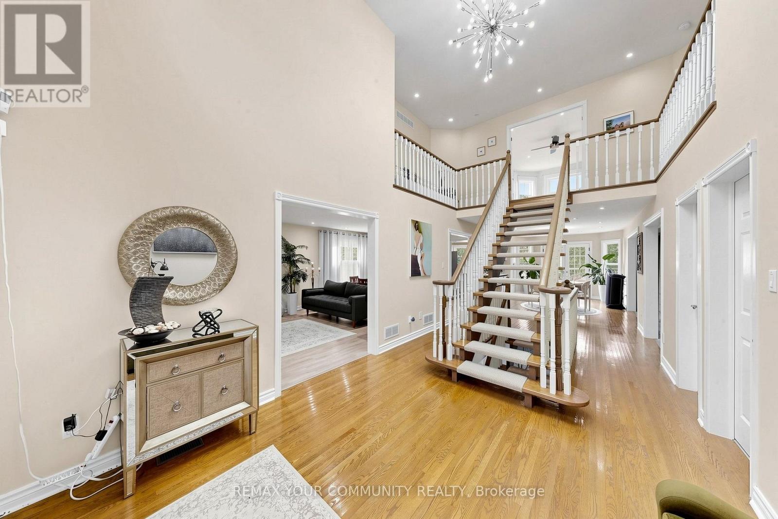 6 Bombay Court, Richmond Hill, ON photo 18