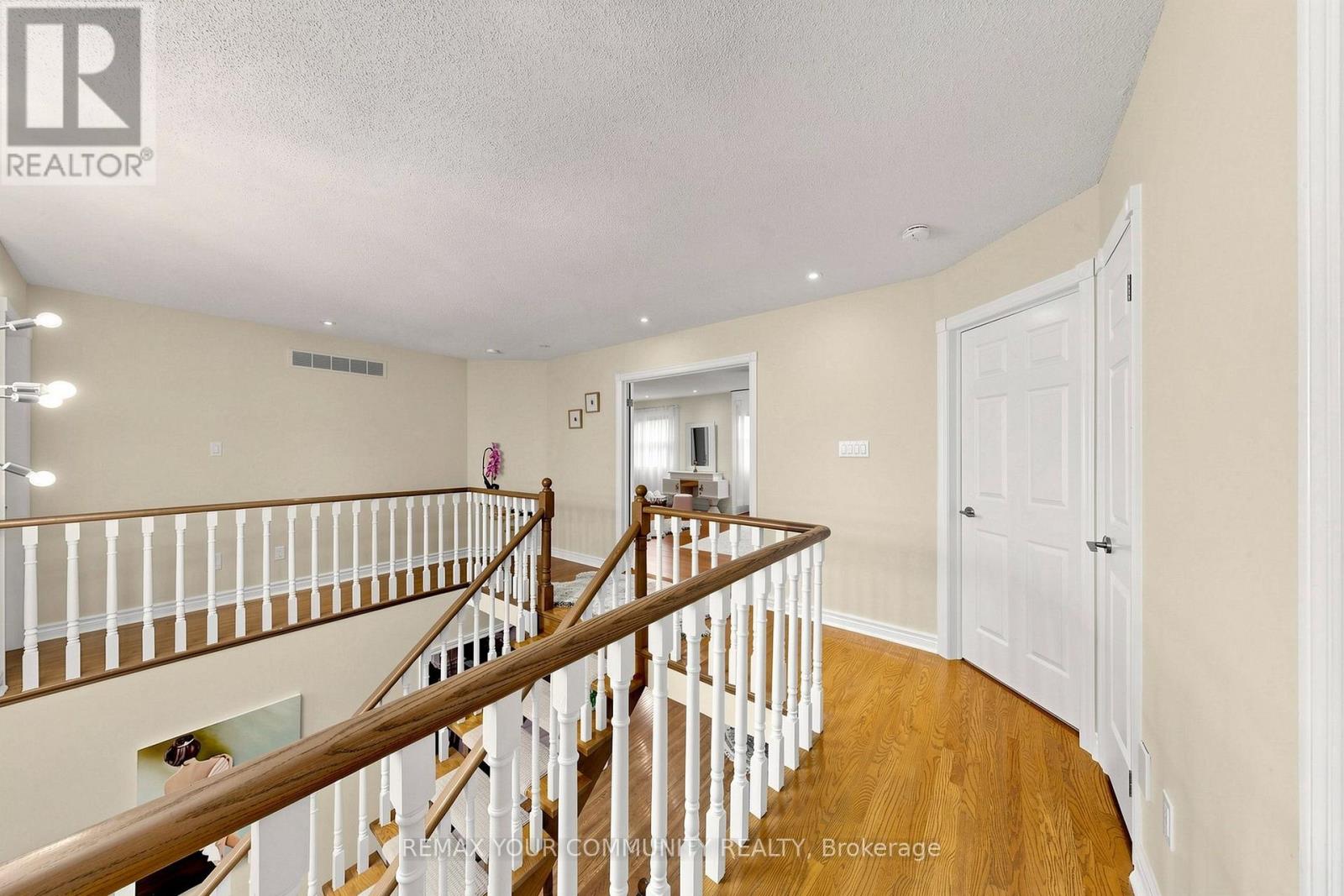 6 Bombay Court, Richmond Hill, ON photo 19