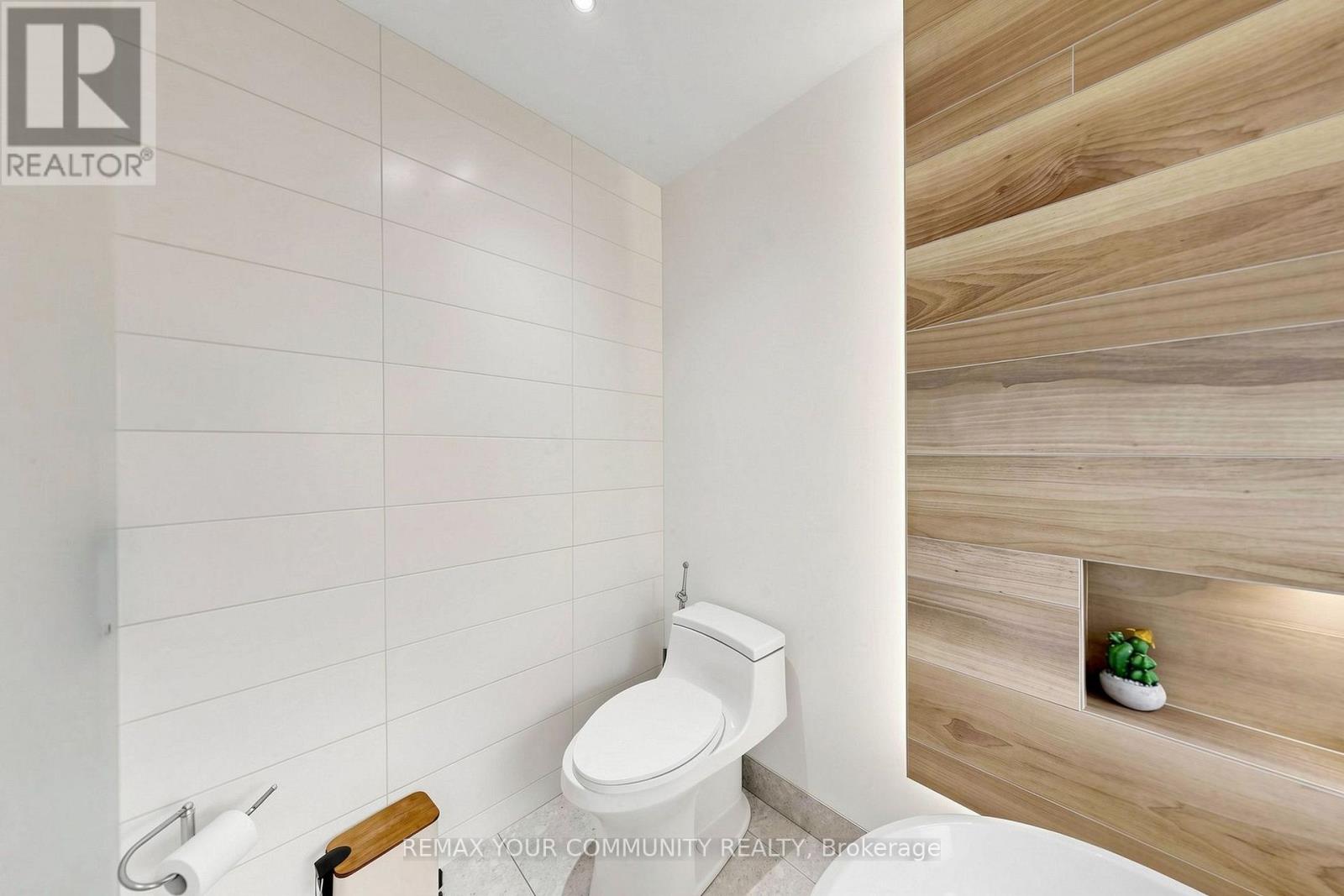 6 Bombay Court, Richmond Hill, ON photo 23