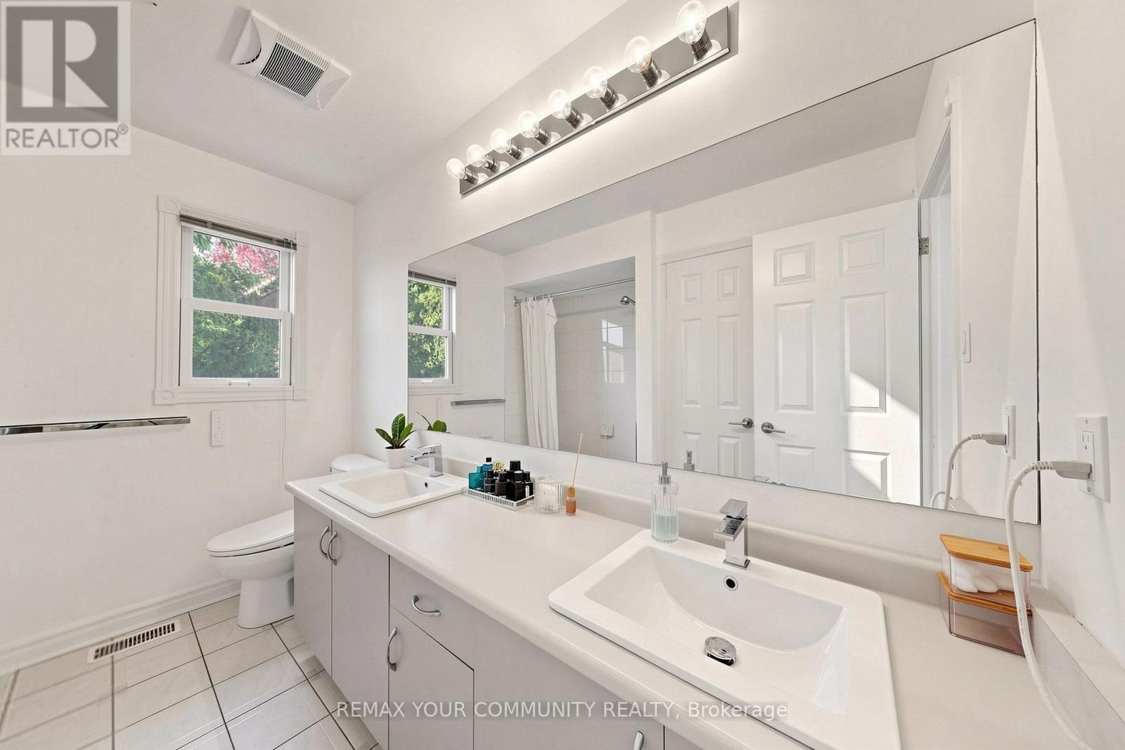 6 Bombay Court, Richmond Hill, ON photo 27