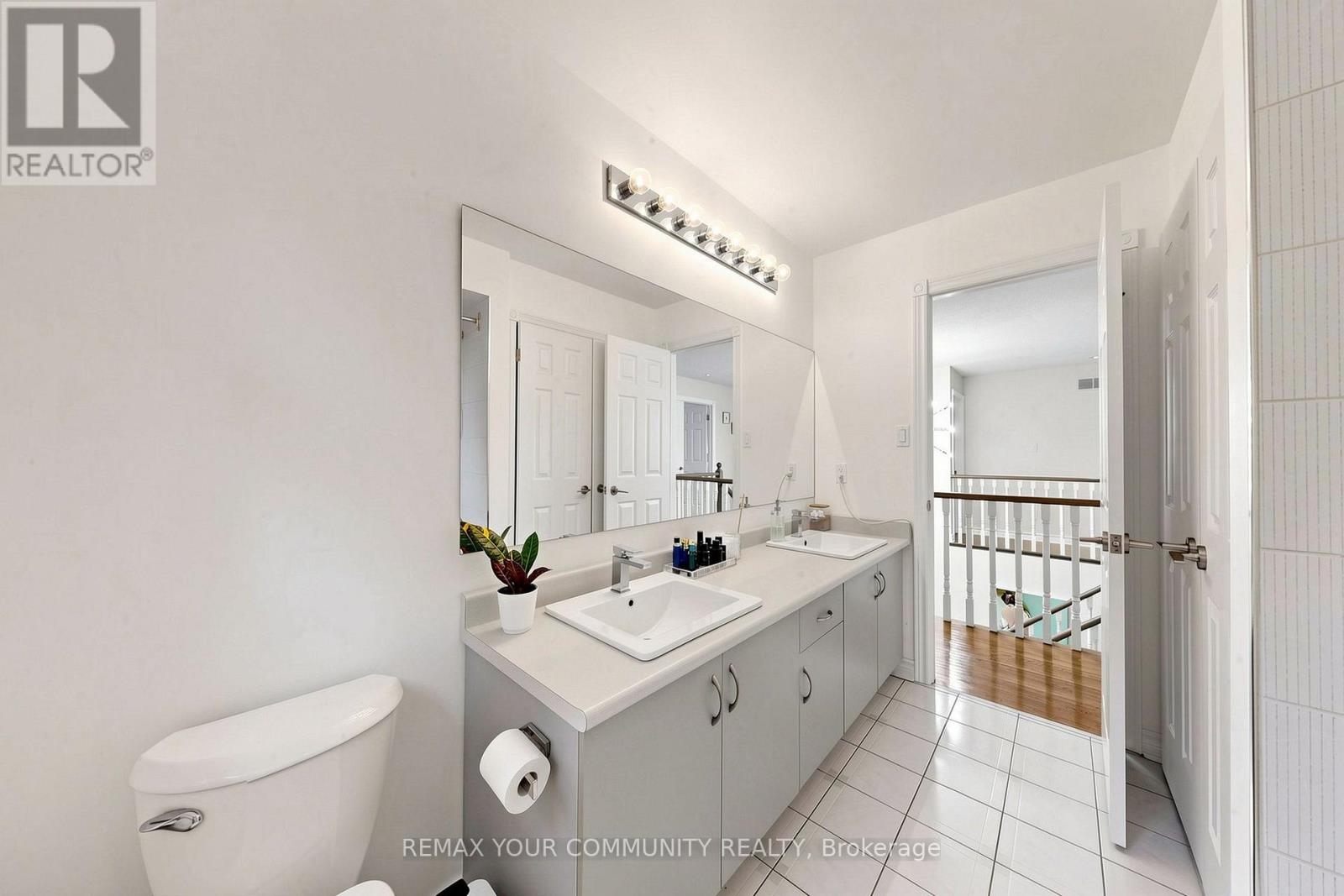 6 Bombay Court, Richmond Hill, ON photo 28