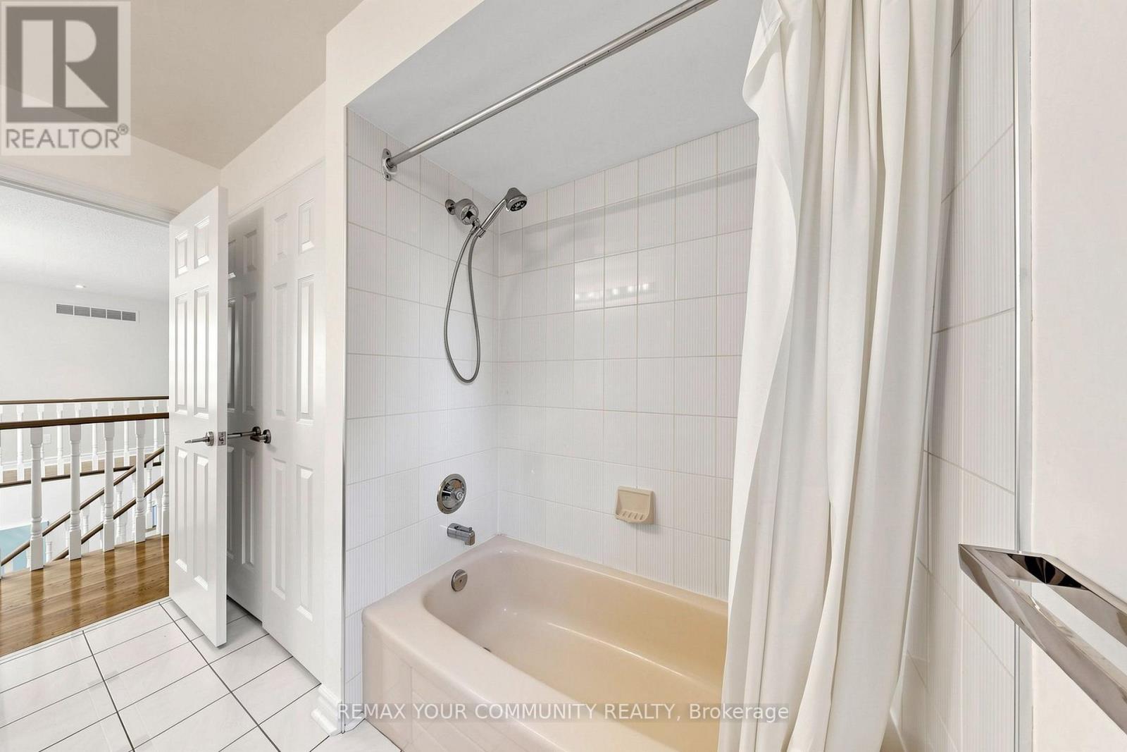 6 Bombay Court, Richmond Hill, ON photo 29