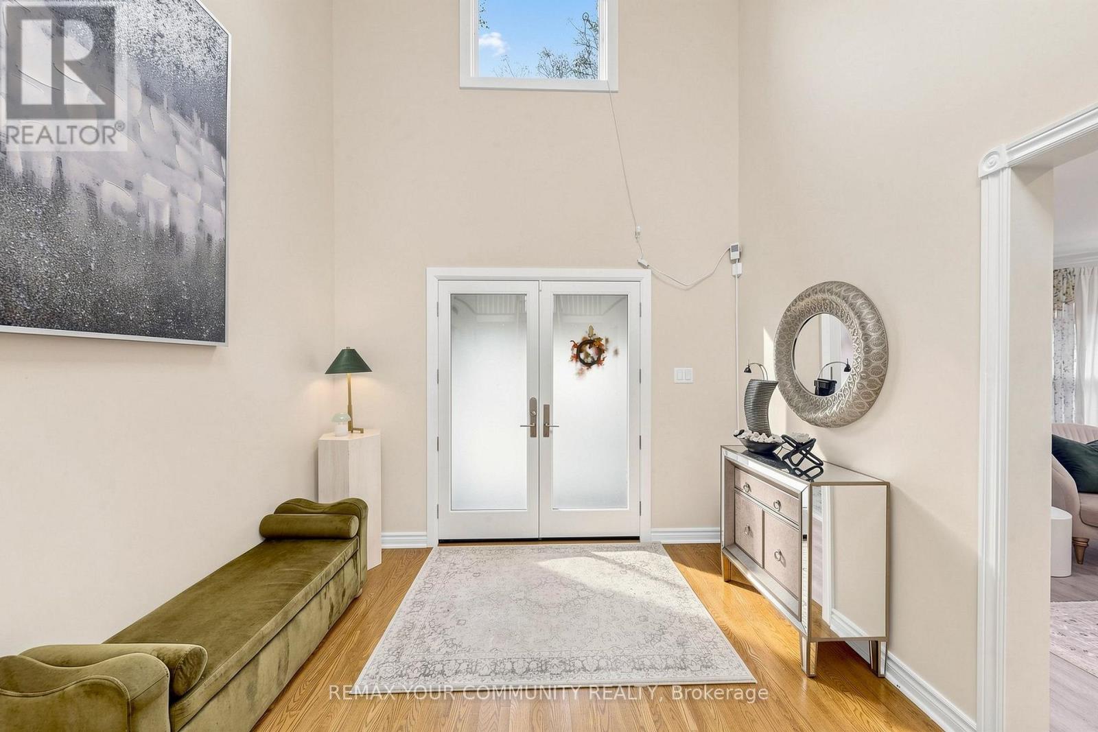 6 Bombay Court, Richmond Hill, ON photo 3