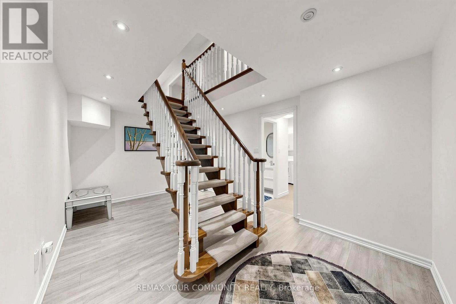 6 Bombay Court, Richmond Hill, ON photo 33