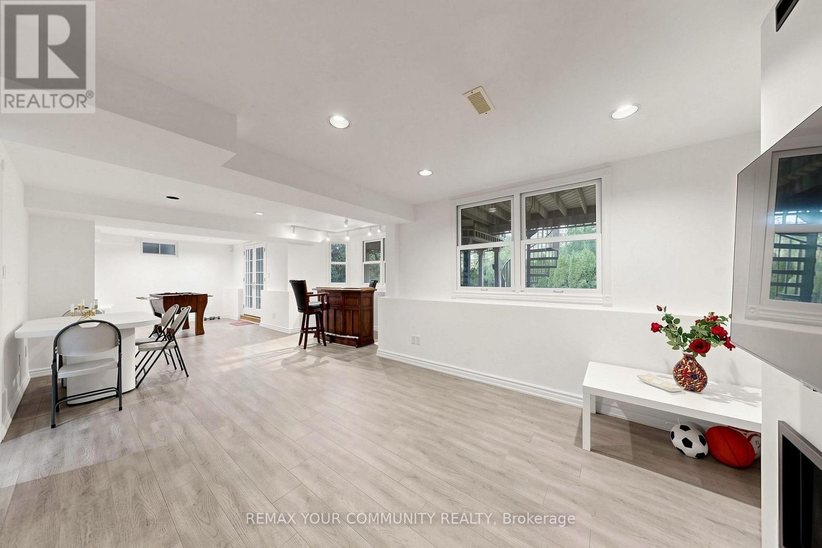 6 Bombay Court, Richmond Hill, ON photo 34