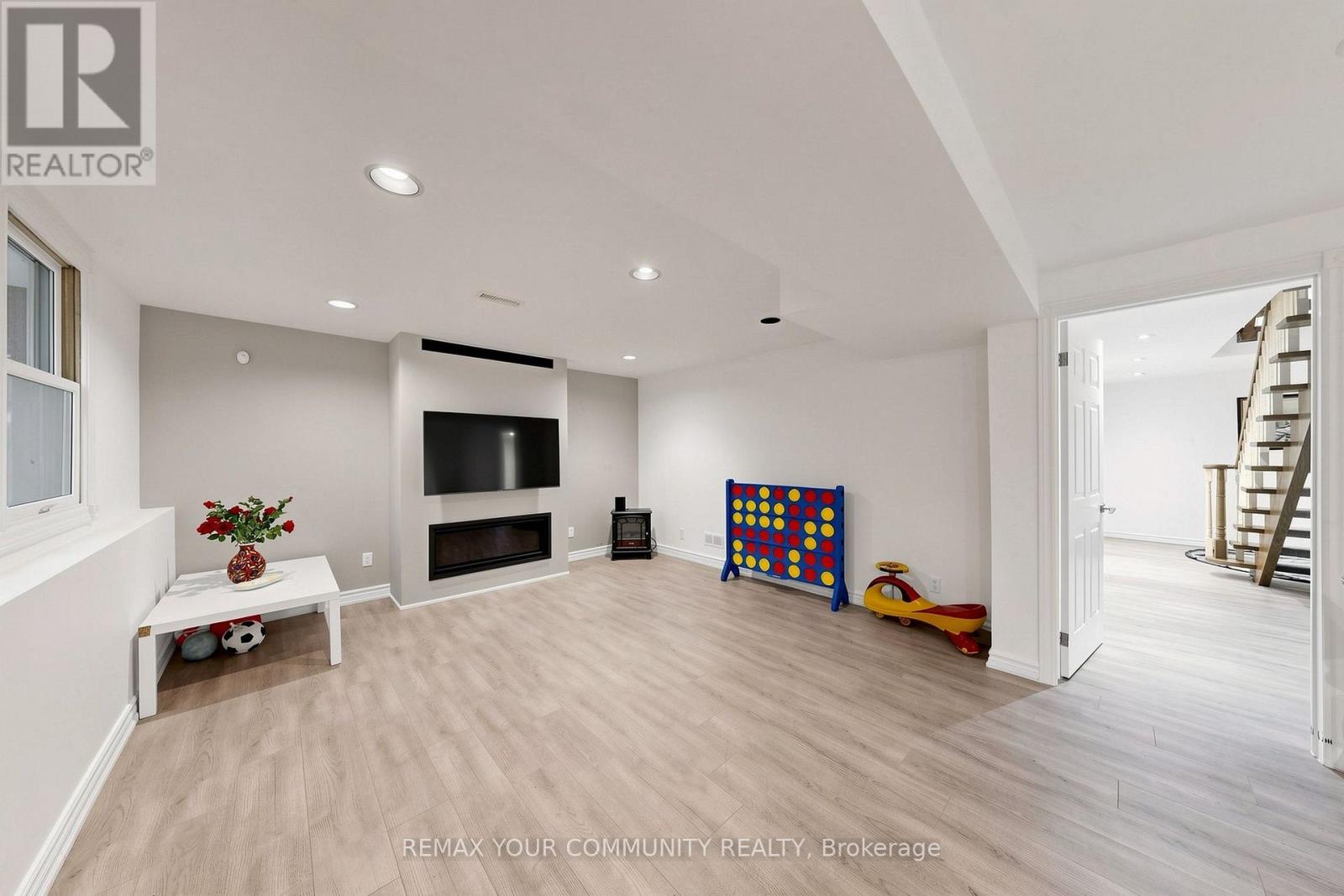 6 Bombay Court, Richmond Hill, ON photo 37