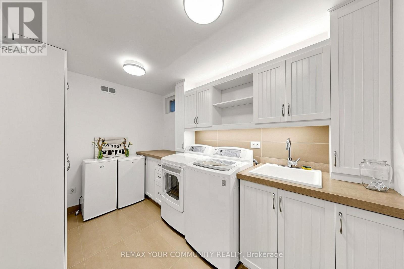 6 Bombay Court, Richmond Hill, ON photo 43