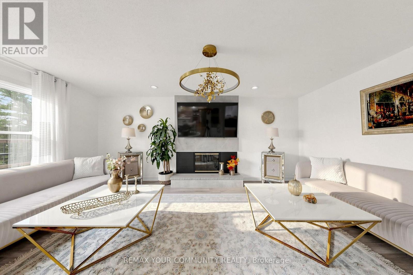 6 Bombay Court, Richmond Hill, ON photo 7