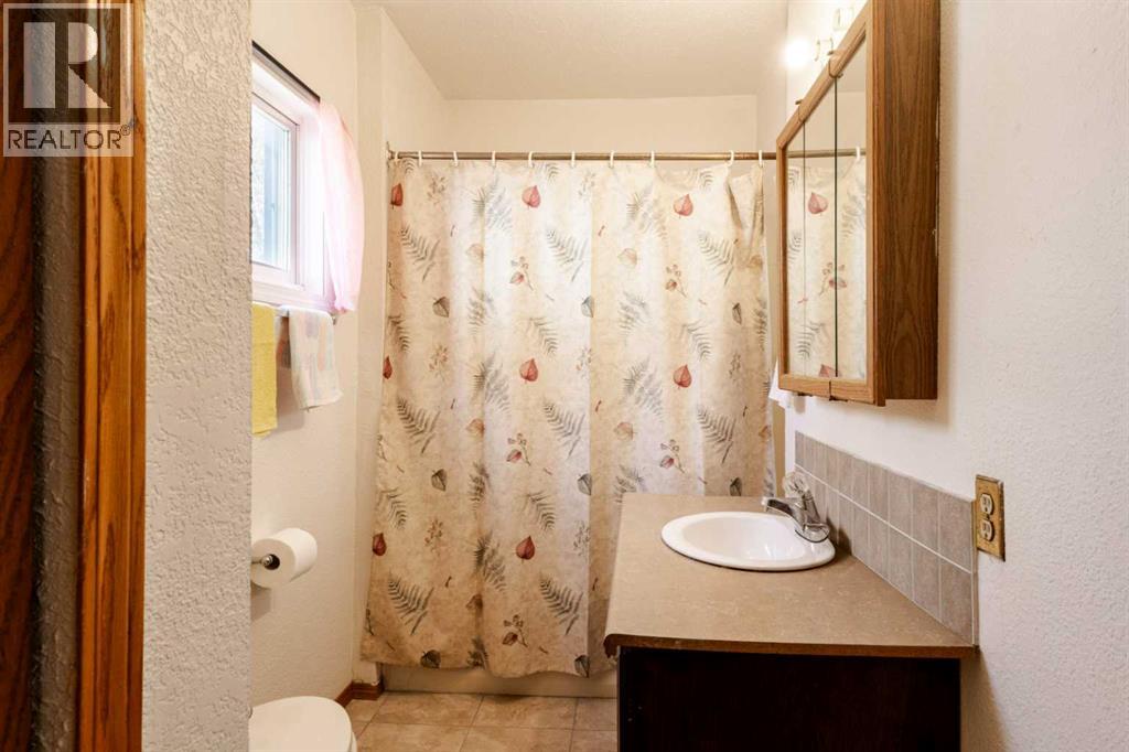 5203 56 Avenue, Taber — photo 13
