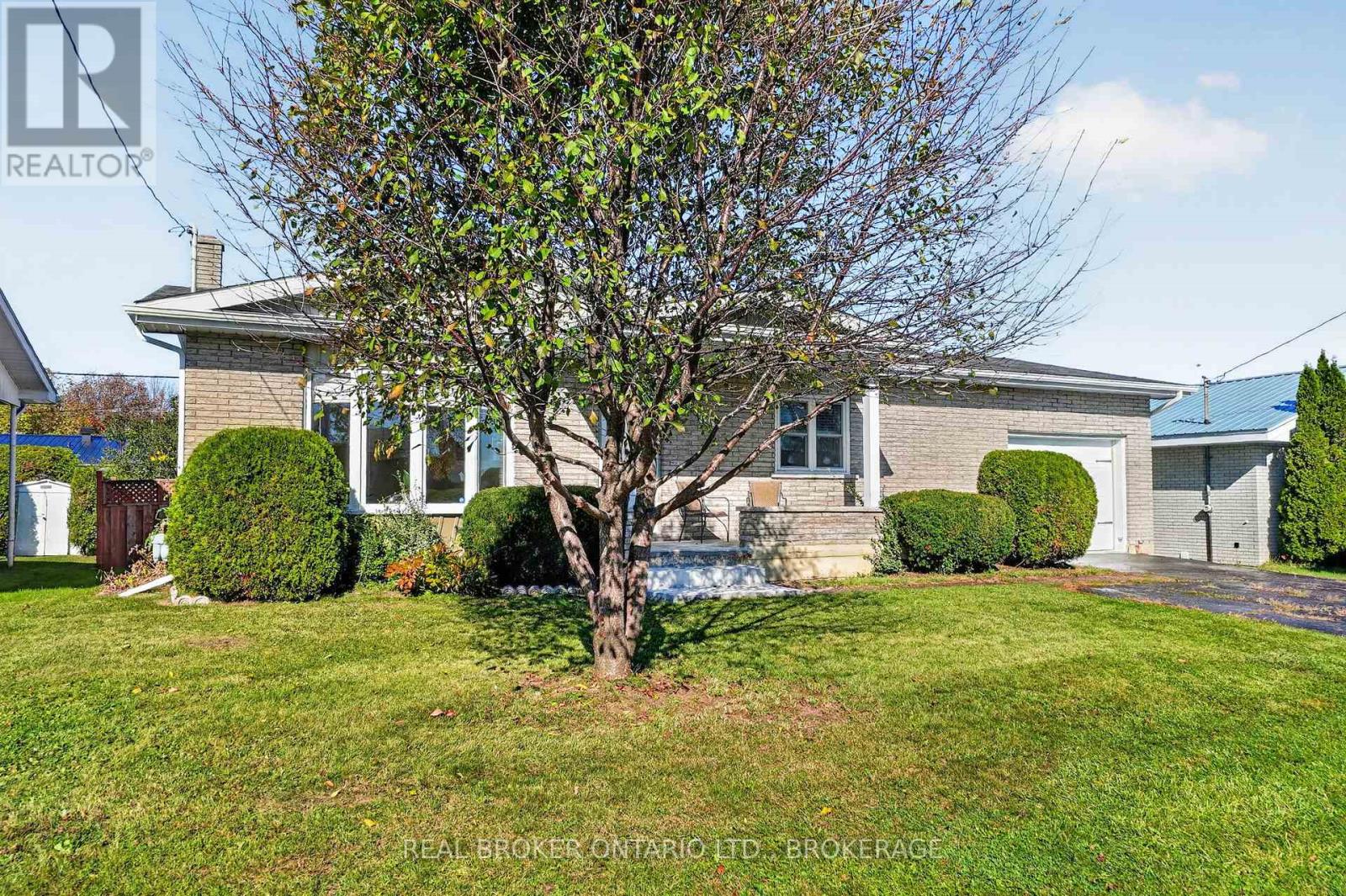 85 Victoria photo 2