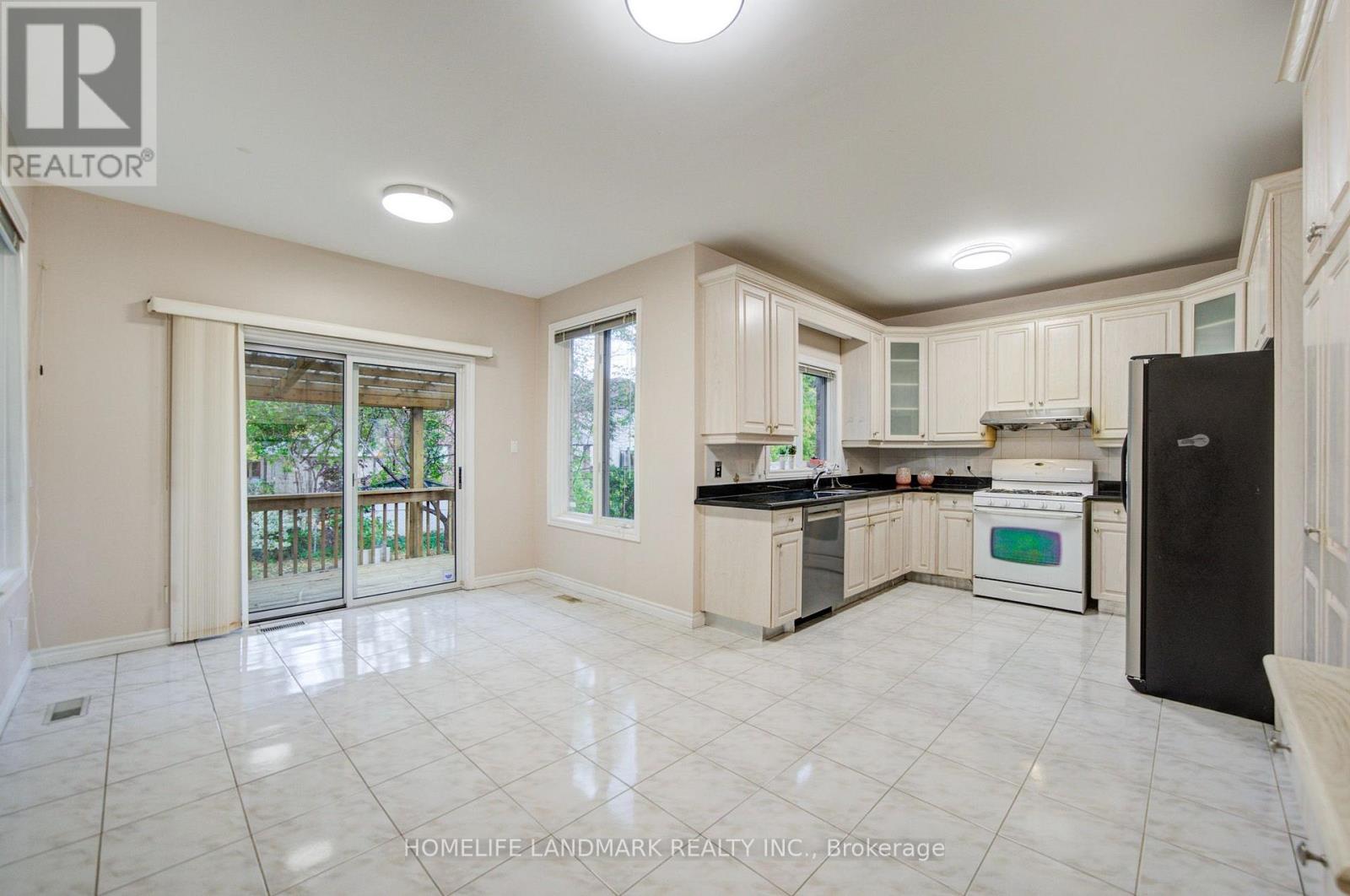 182 FINCH AVENUE E - 14