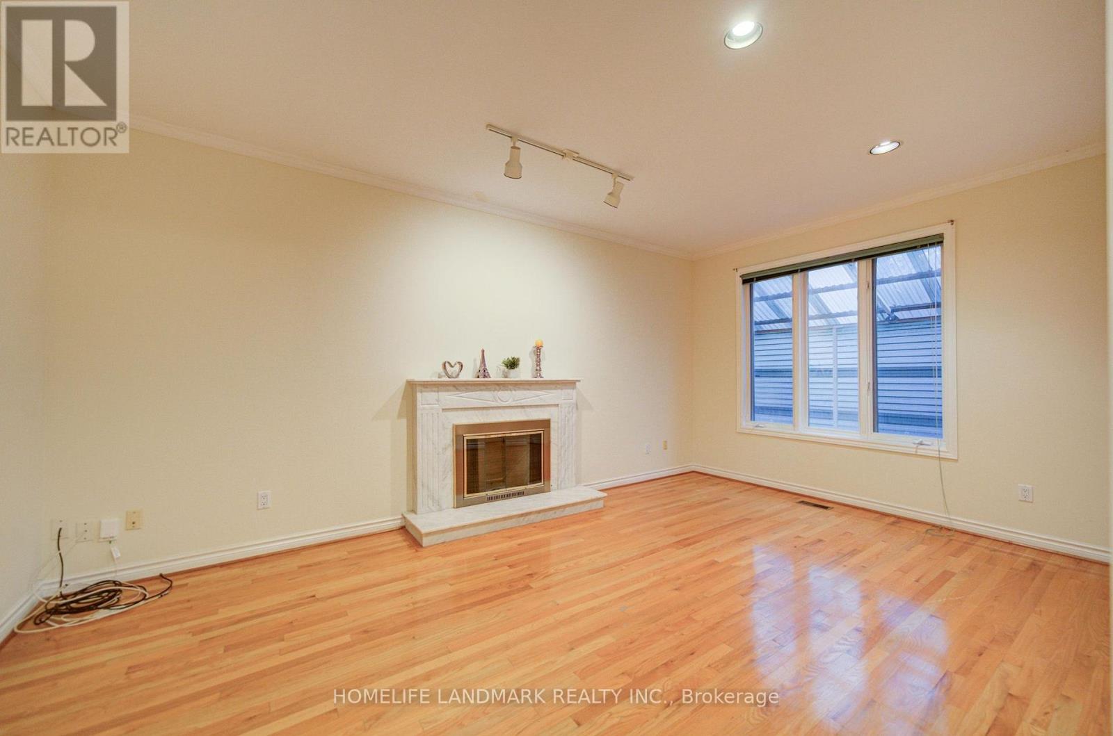182 FINCH AVENUE E - 18