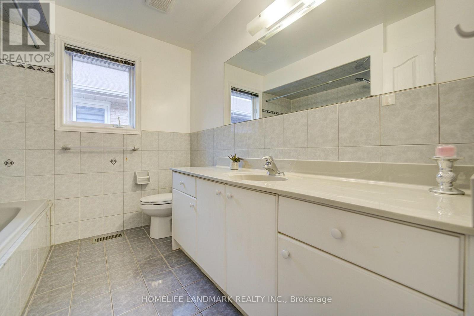 182 FINCH AVENUE E - 31