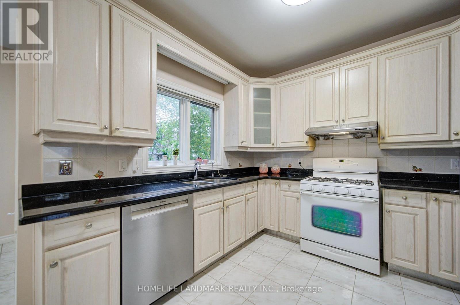 182 FINCH AVENUE E - 17