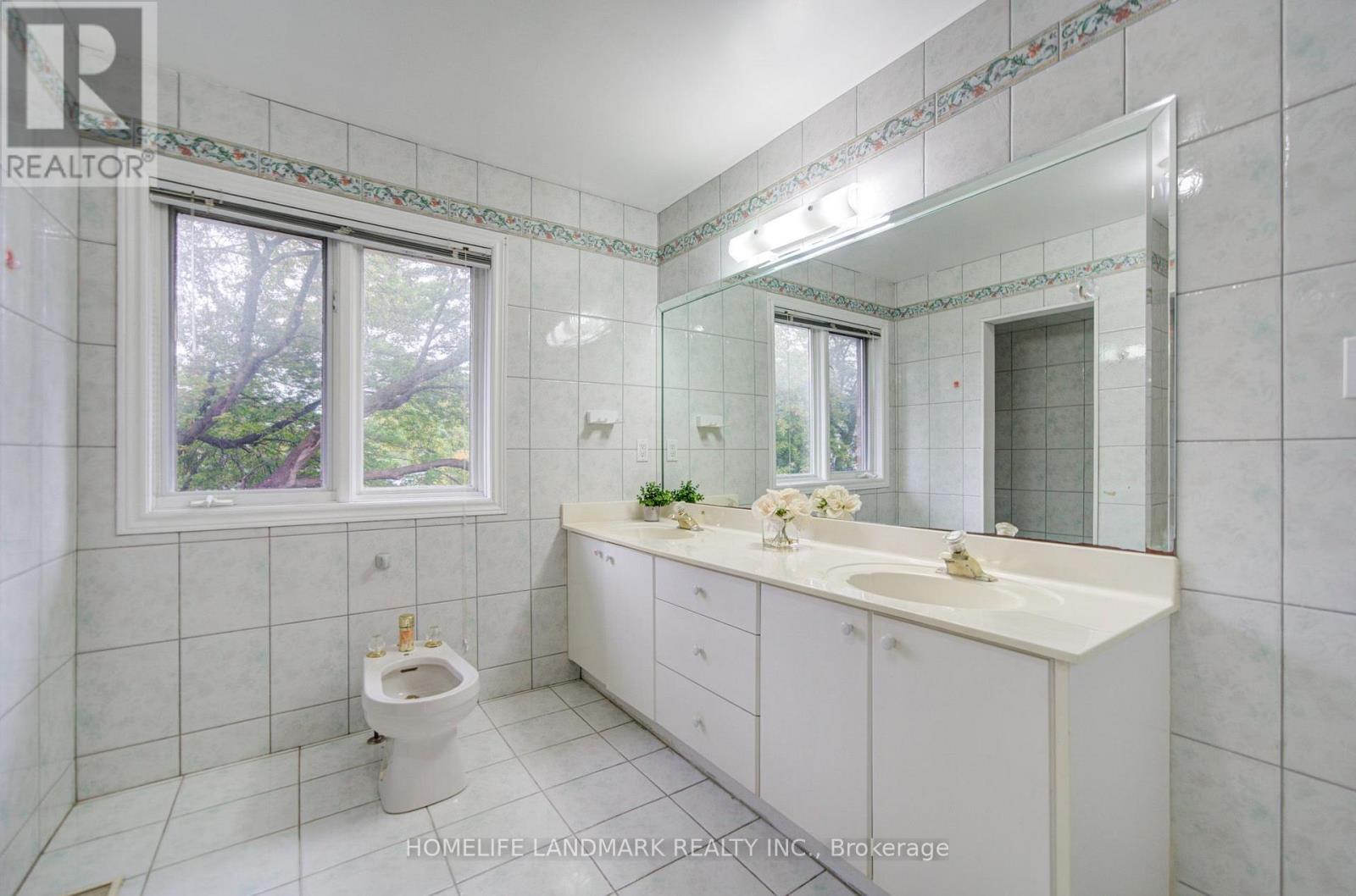 182 FINCH AVENUE E - 34