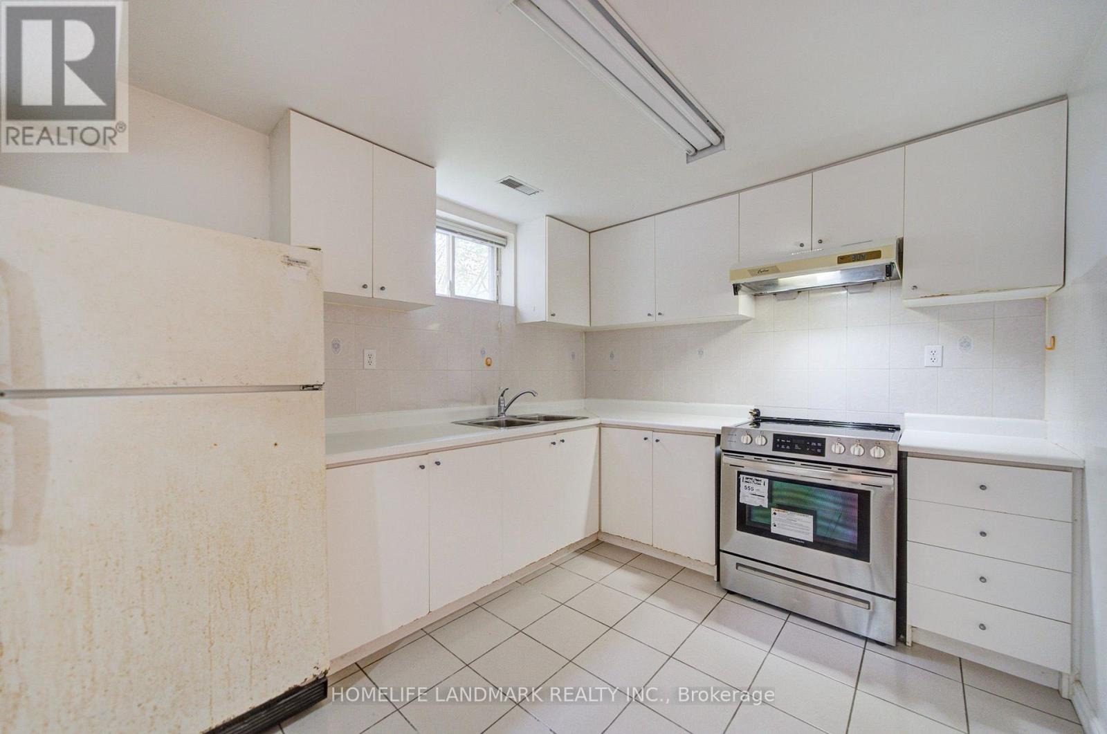 182 FINCH AVENUE E - 38