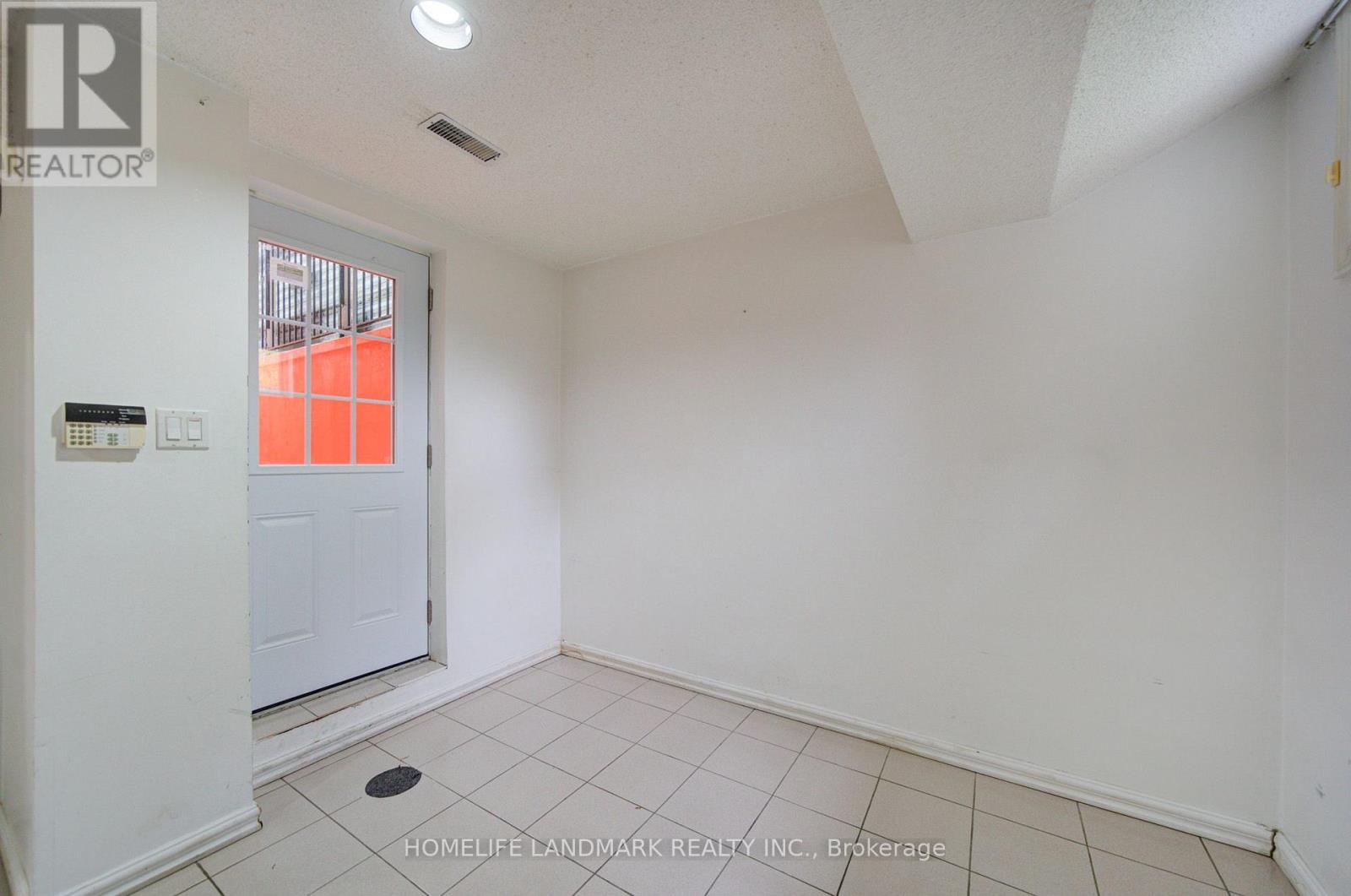 182 FINCH AVENUE E - 36