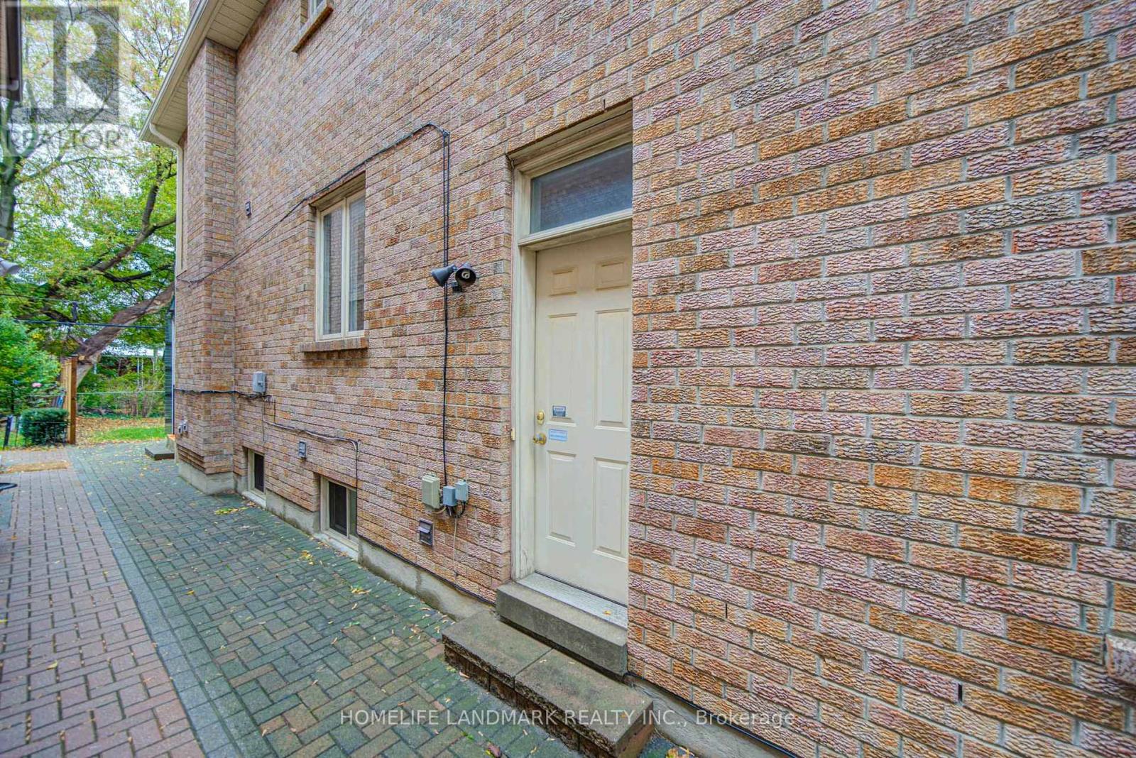 182 FINCH AVENUE E - 47