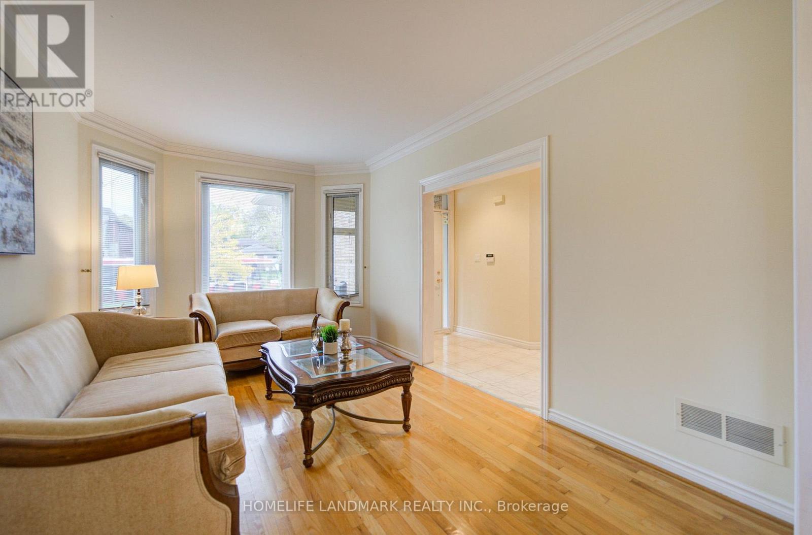 182 FINCH AVENUE E - 8