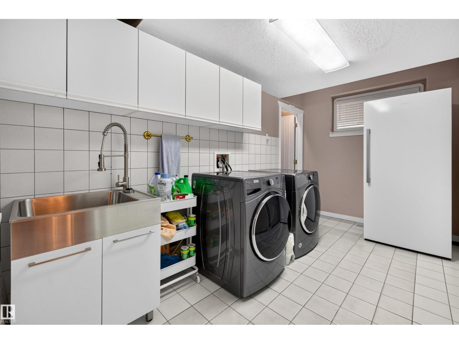1 Onesti PL, photo 45 of 60