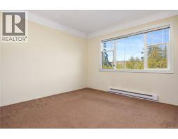 Primary Bedroom - 1085 Hulford St, Saanich, BC V8X3B5 Photo 11