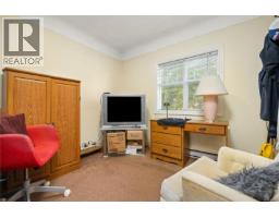 Bathroom - 1085 Hulford St, Saanich, BC V8X3B5 Photo 12