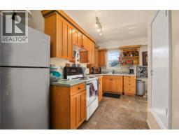 Kitchen - 1085 Hulford St, Saanich, BC V8X3B5 Photo 14
