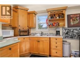Entrance - 1085 Hulford St, Saanich, BC V8X3B5 Photo 16