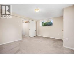 1085 Hulford St, Saanich, BC V8X3B5 Photo 28