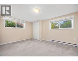 1085 Hulford St, Saanich, BC V8X3B5 Photo 29