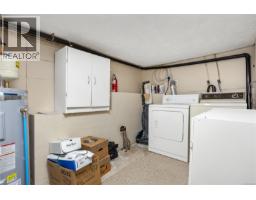 1085 Hulford St, Saanich, BC V8X3B5 Photo 32
