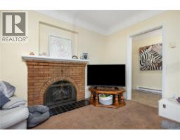 Entrance - 1085 Hulford St, Saanich, BC V8X3B5 Photo 8