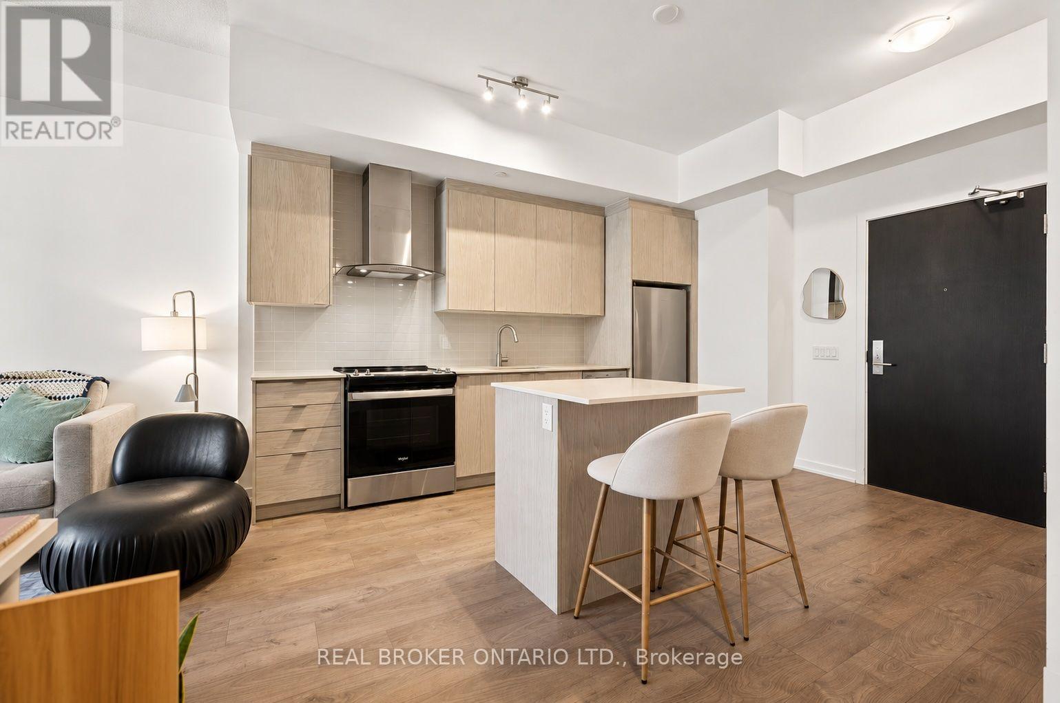 55 Duke Unit 227 photo 4