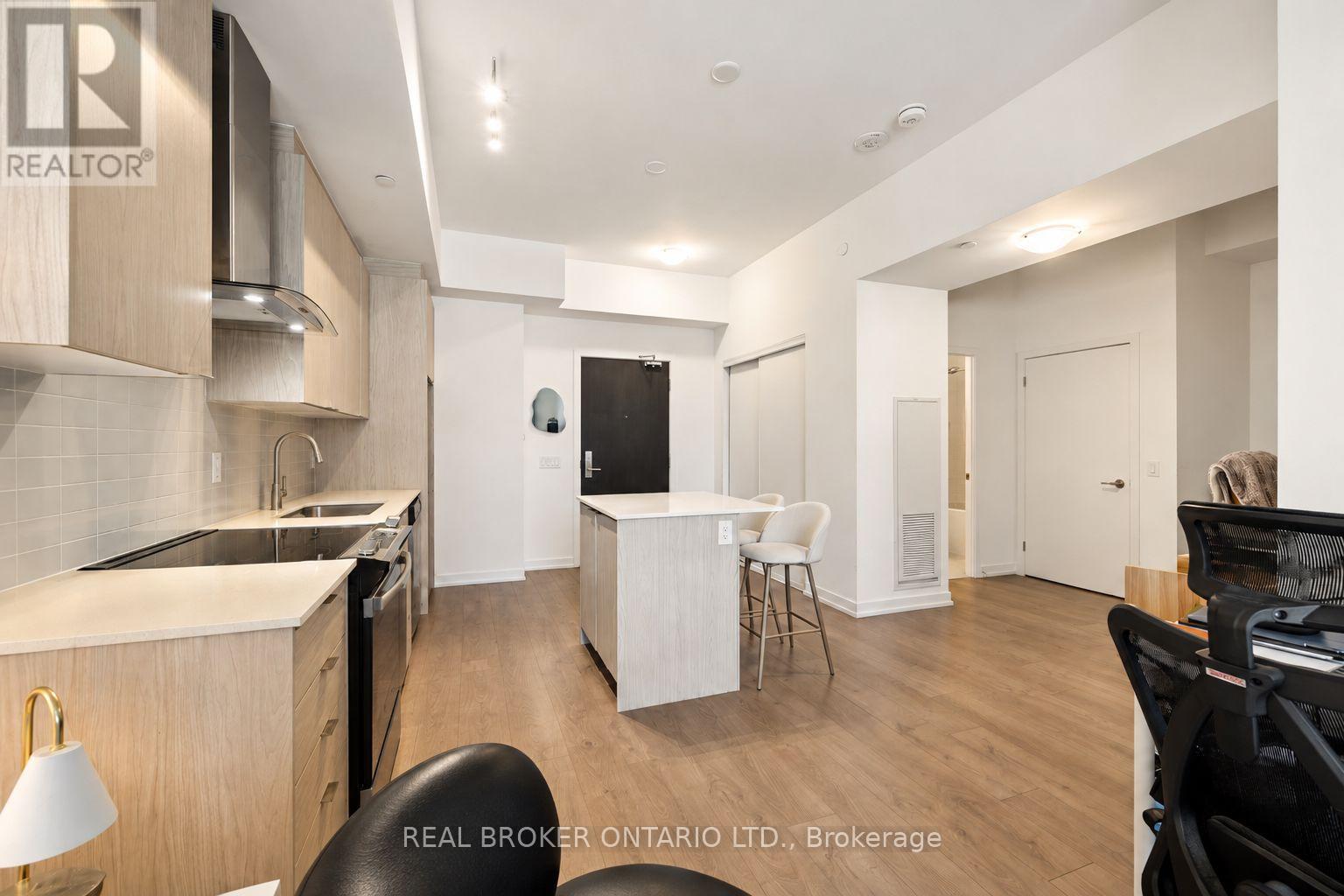 55 Duke Unit 227 photo 5