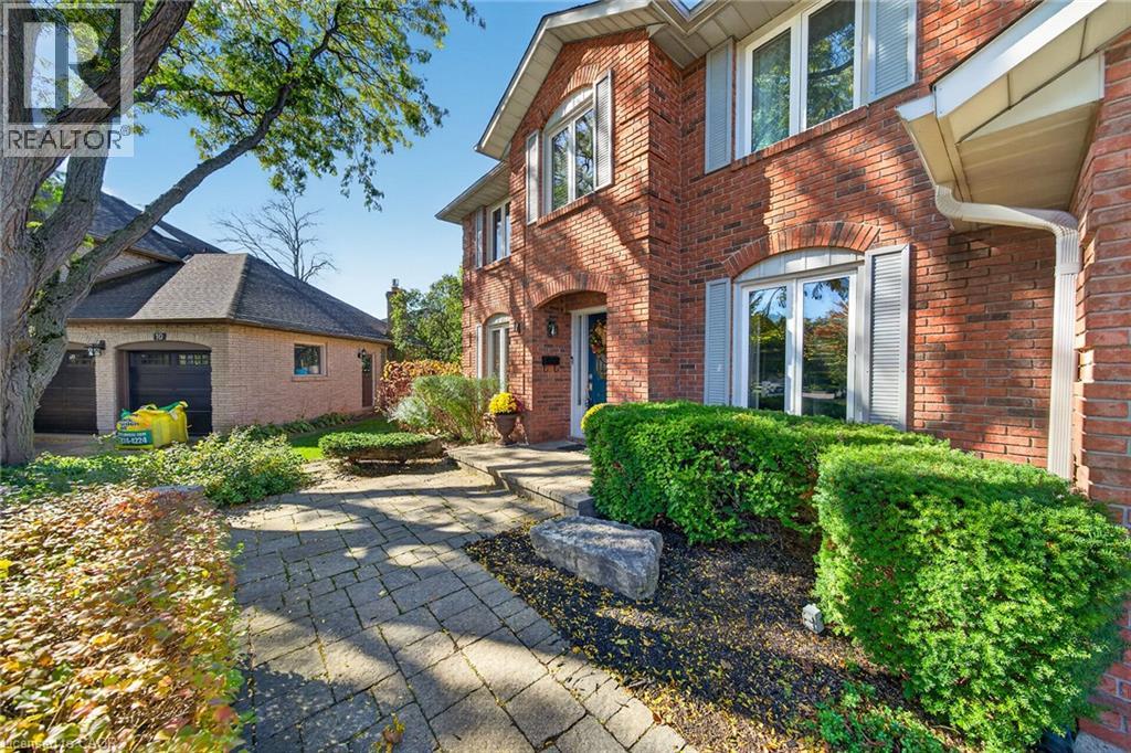 14 COTTONWOOD Court, Ancaster, Ontario, L9G3W1, Ancaster, Ontario — photo 4 of 5