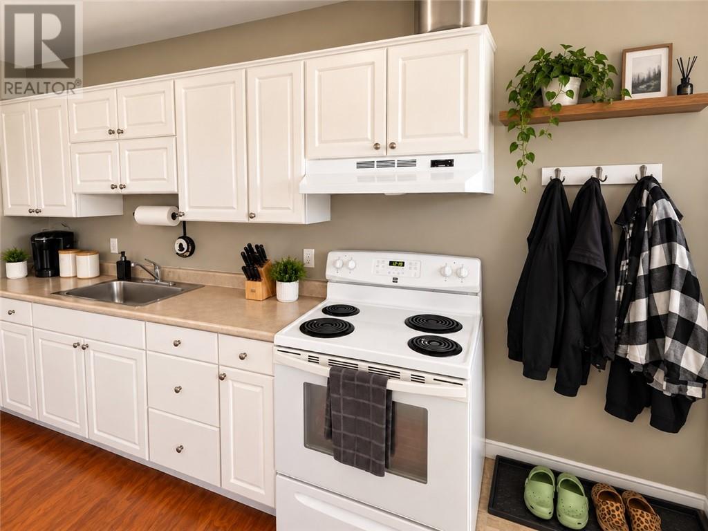 660 Notre-Dame Avenue Unit# 3 photo 3