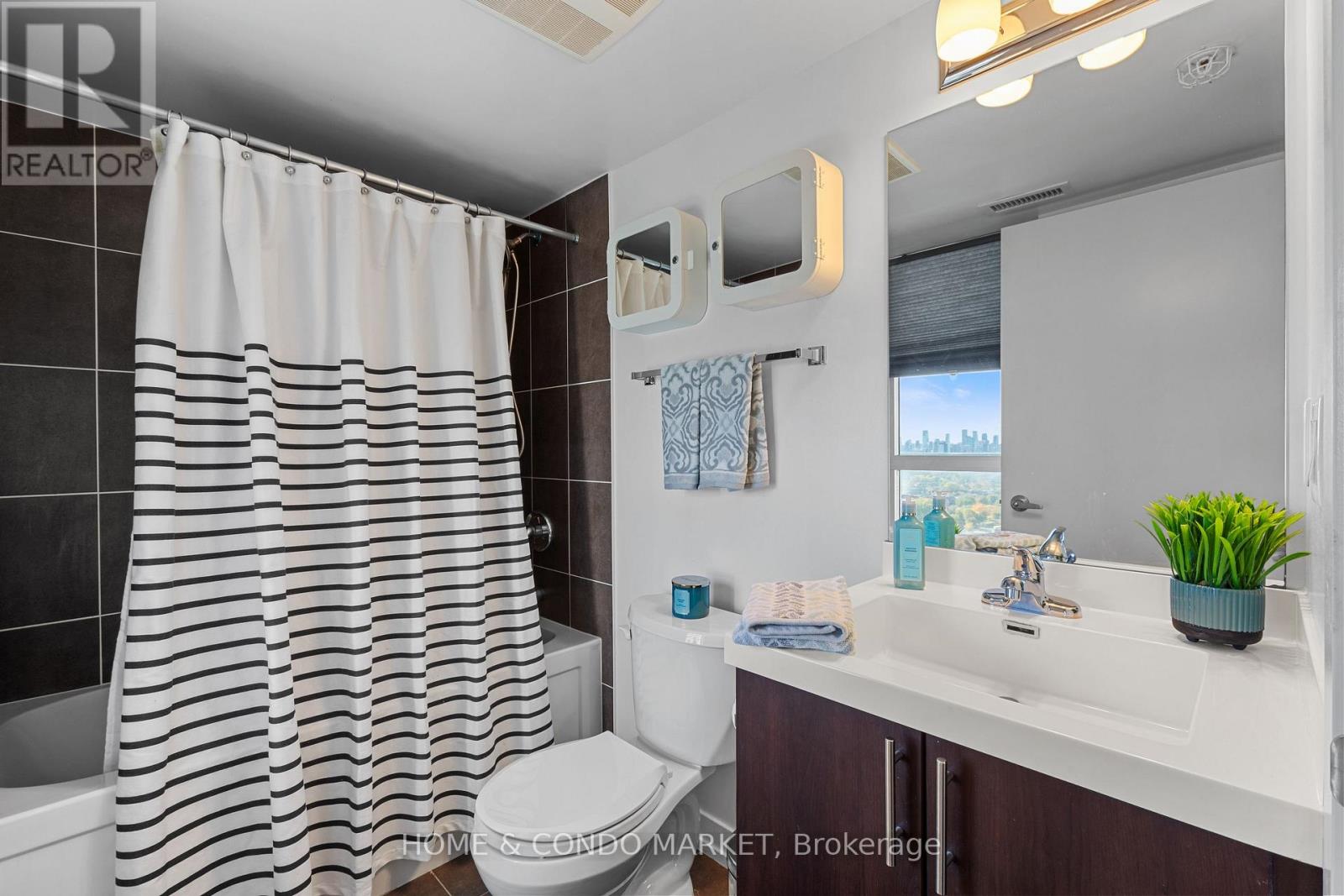 #2404 1410 DUPONT STREET - 19